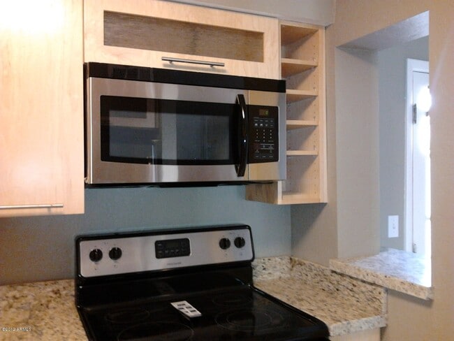 Building Photo - 1302 E Maryland Ave