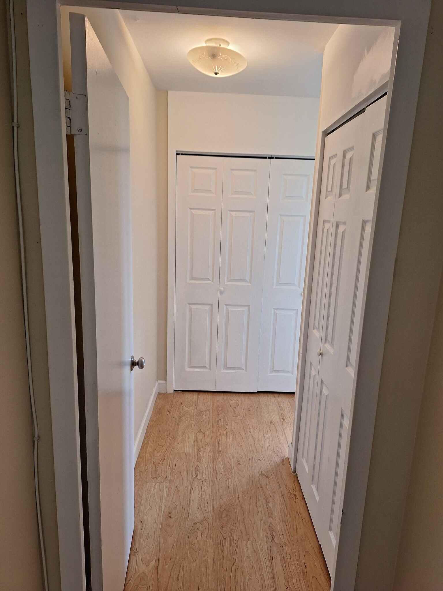 Hallway to Master BR with 2 large closets - 4200 N Marine Dr