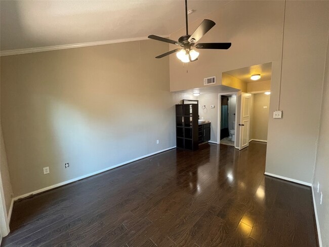 Building Photo - 12315 Glenview Dr
