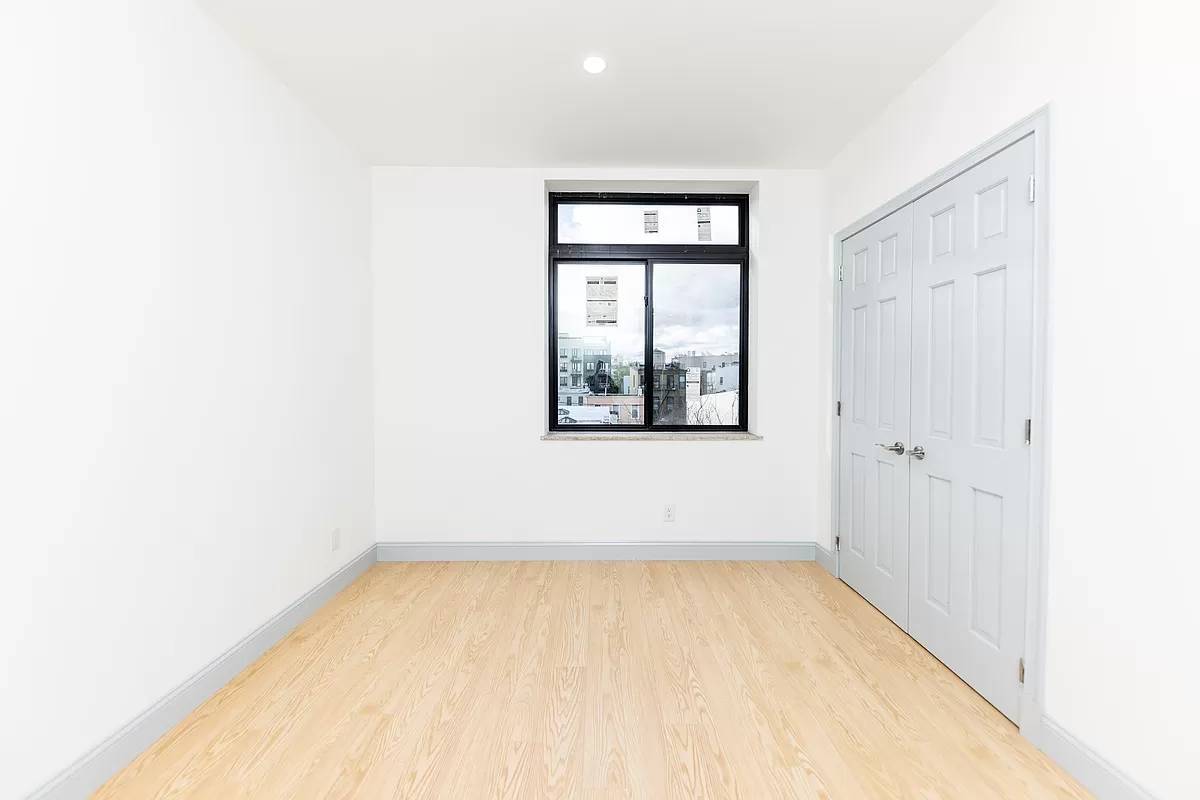 Building Photo - 1376 DeKalb Ave