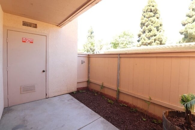 Building Photo - Cozy Condo with Private Patio & Resort-Style Amenities