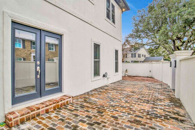 Building Photo - 3347 Chantarene Dr