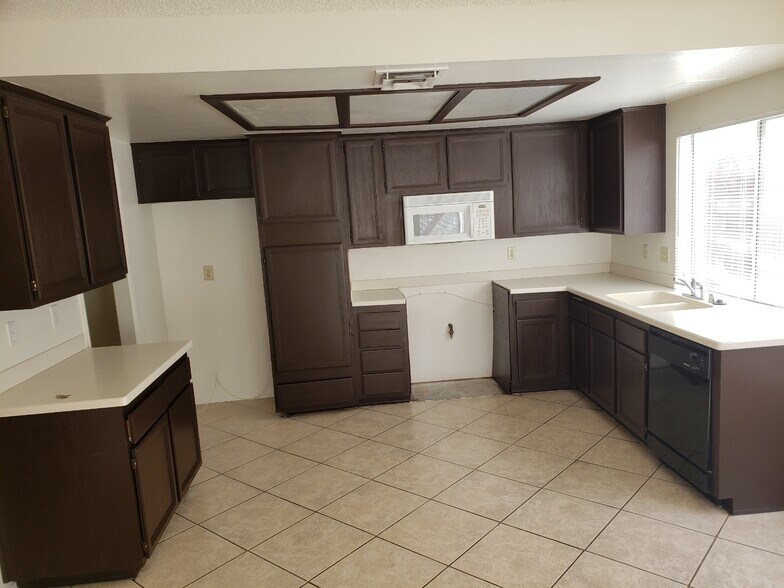 Building Photo - 3938 Irongate Ct