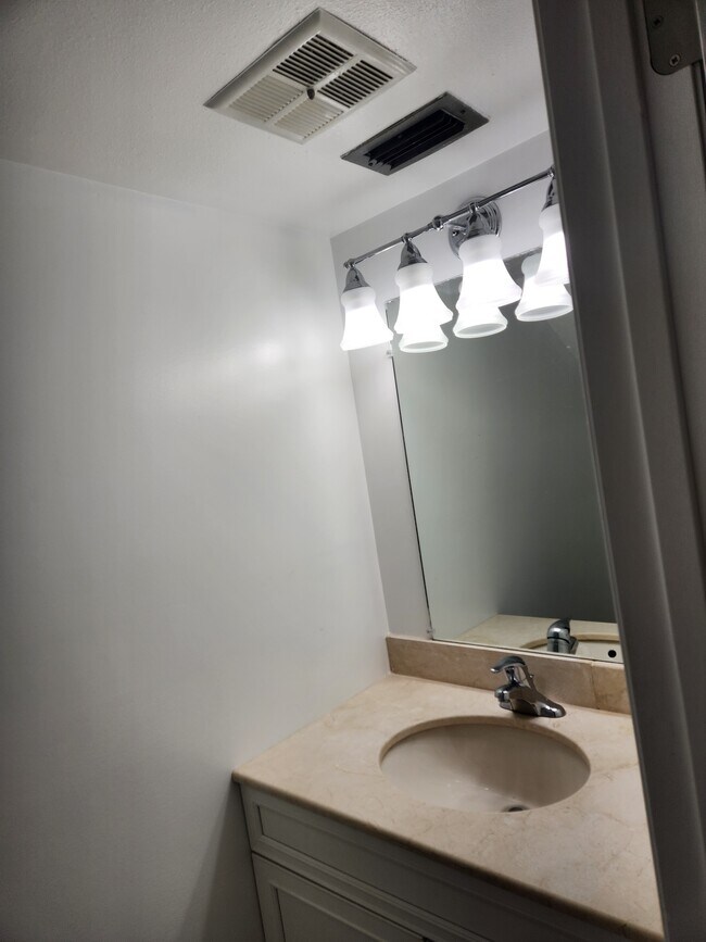 Building Photo - 17317 Whitewater Ct