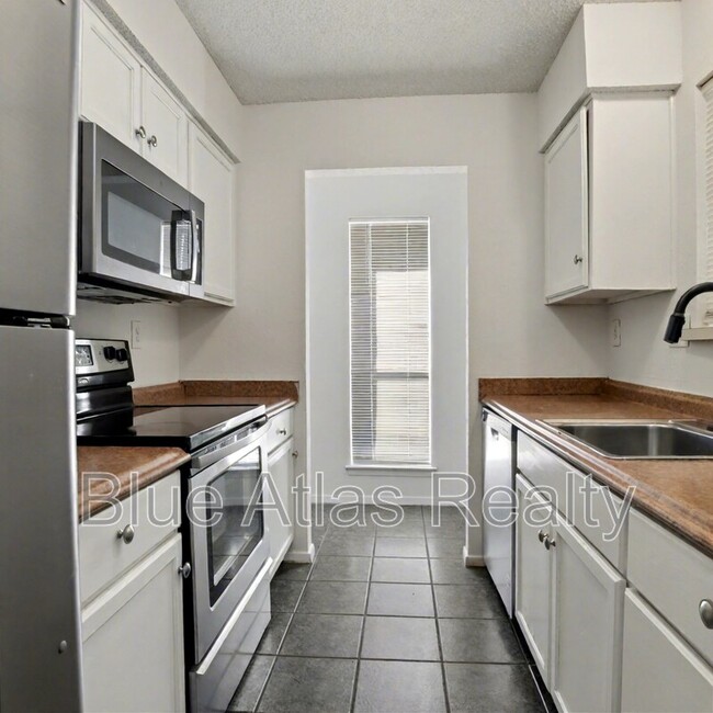 Building Photo - 610 Lillard Rd