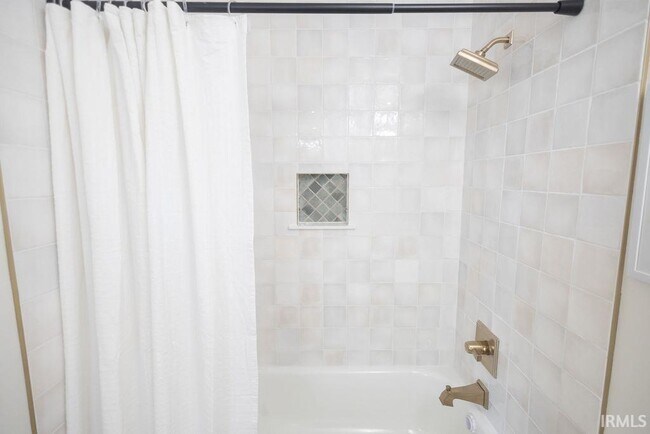 Building Photo - 1122 S Fess Ave