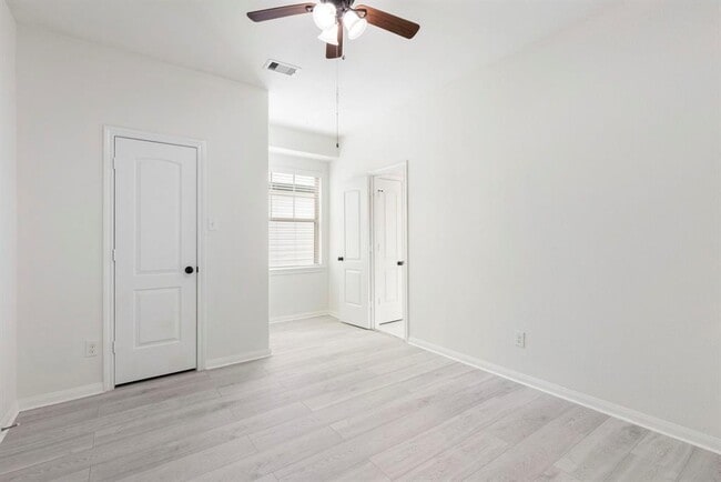 Building Photo - 14 Cheswood Manor Drive