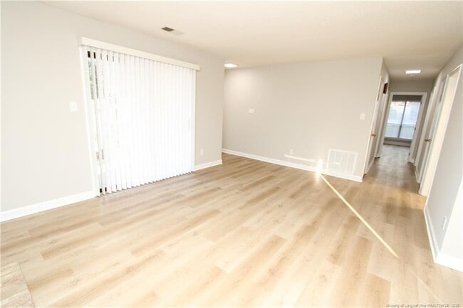 Building Photo - 118 Manhattan Ct