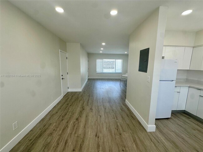 Building Photo - 8125 Hawthorne Ave