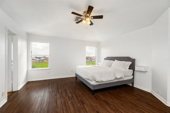 Building Photo - 2042 Mickle Creek Dr