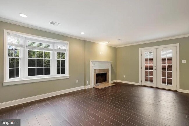 Building Photo - 1800 21st St N