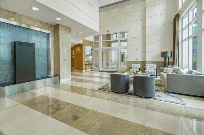 Building Photo - 400 Beach Dr NE