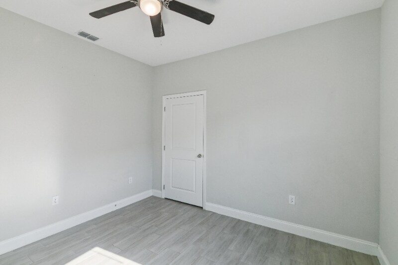 Building Photo - 969 Cambridge Ct