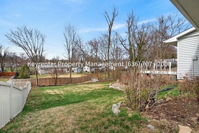 Building Photo - Spacious 3BR Home with Finished Basement in St. Charles