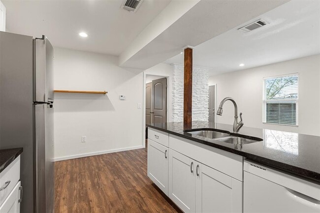 Building Photo - 7305 Grand Canyon Dr
