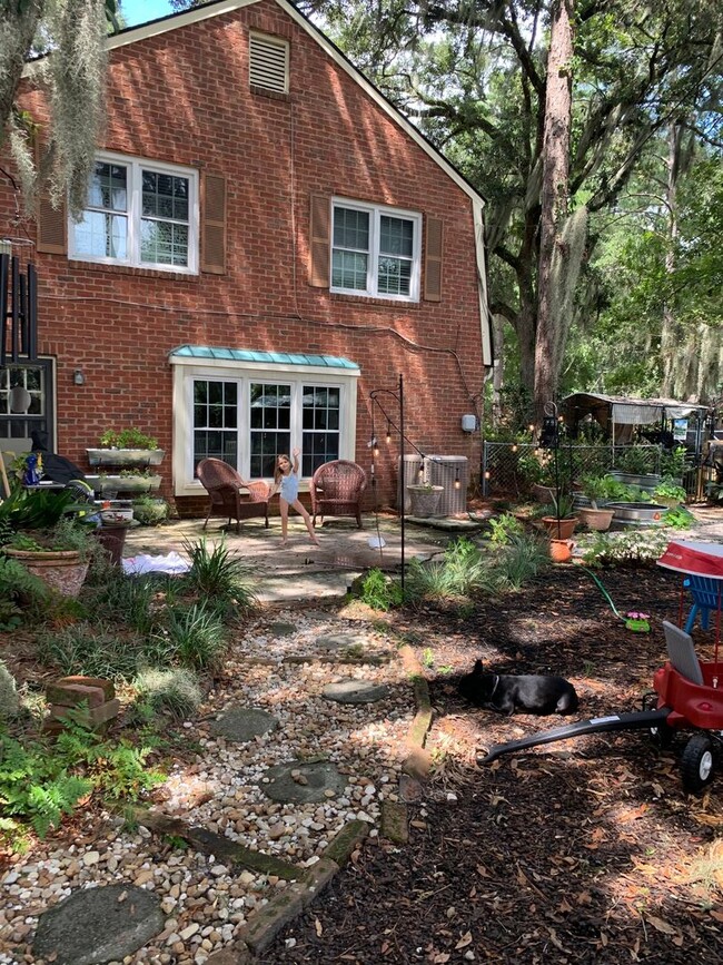 Building Photo - Spacious 5BR House in Savannah