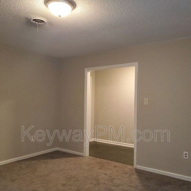 Building Photo - 122 Shadowood Dr