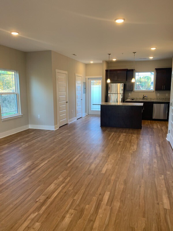 Building Photo - 2052 Sunflower Dr