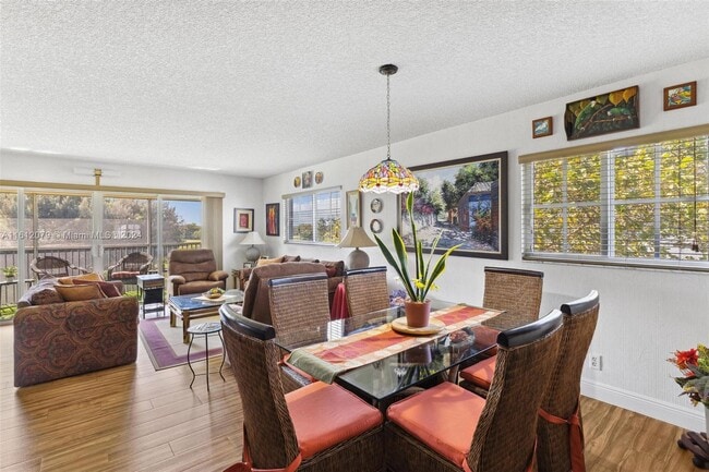 Building Photo - 900 SW 125th Way