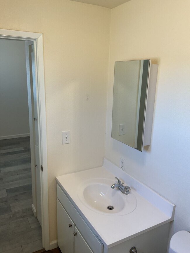 Building Photo - 5519 Paloma Ave