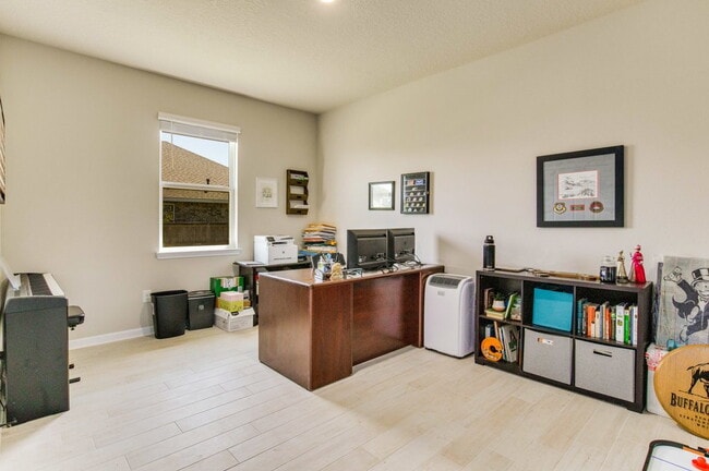 Building Photo - Bright, Beautiful Home in the Highly Desirable Sunrise Gated Community!