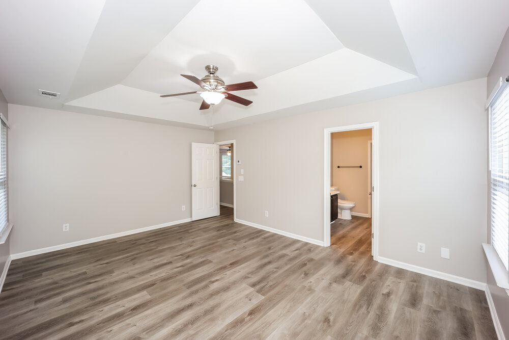 Building Photo - 2080 Valley Creek Dr