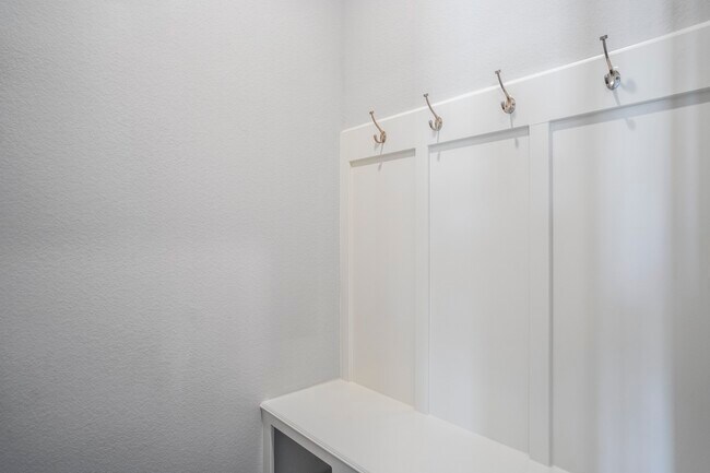 Building Photo - 7845 Charter Hill Dr