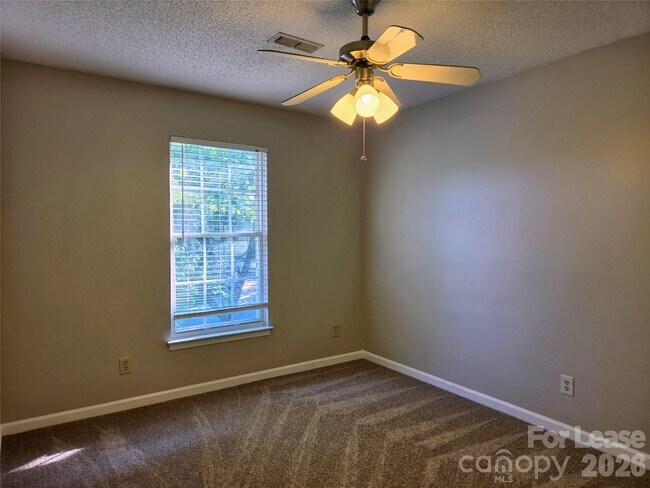 Building Photo - 5401 Groveton Ct