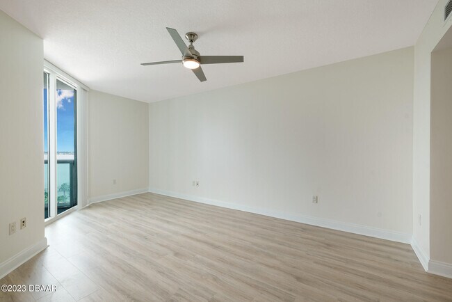 Building Photo - 241 Riverside Dr