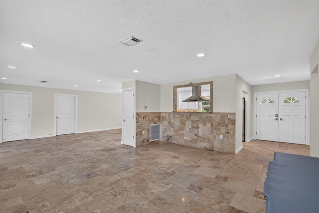 Building Photo - 1125 41st Ave