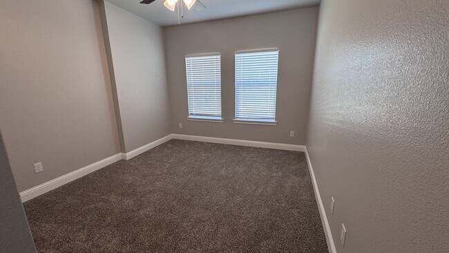 Building Photo - 803 Sayle St