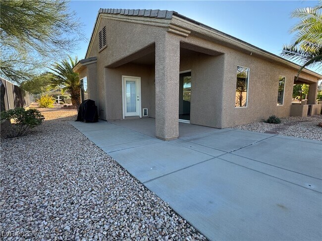 Building Photo - 1396 Couperin Dr