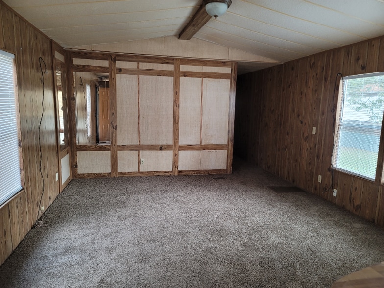 Building Photo - 413 Miller St