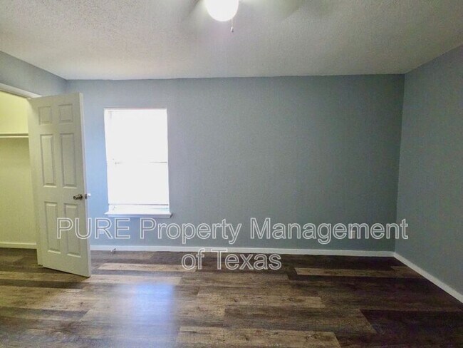 Building Photo - 5808 Wellington Dr