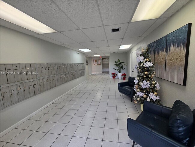 Building Photo - 1800 W 54th St