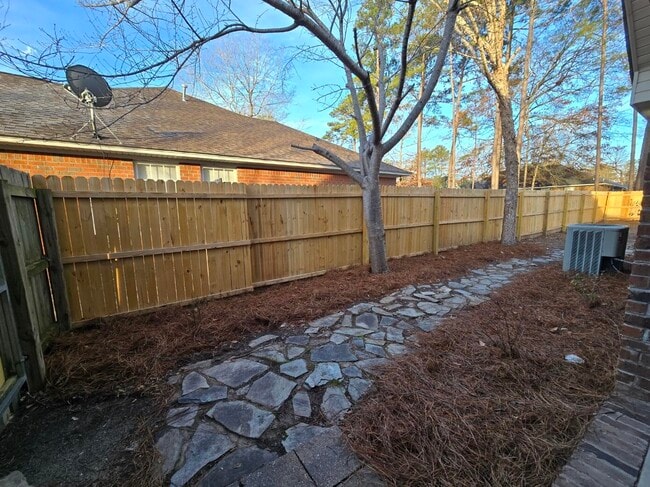 Building Photo - 901 Tristan St