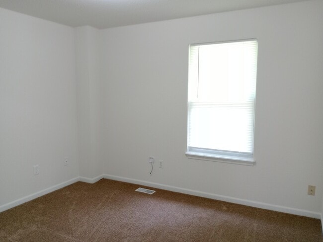 Building Photo - 702 Upland Creek Rd