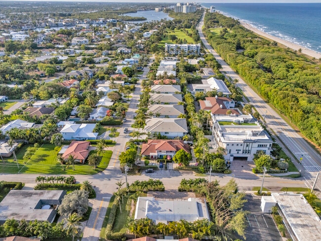 Building Photo - 900 NE 4th St