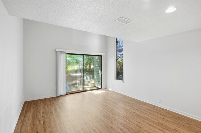 Building Photo - 1844 Larette Dr