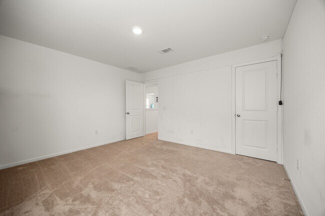 Building Photo - 16907 Elm Grove Rd