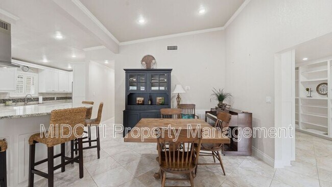 Building Photo - 156 Trelawney St