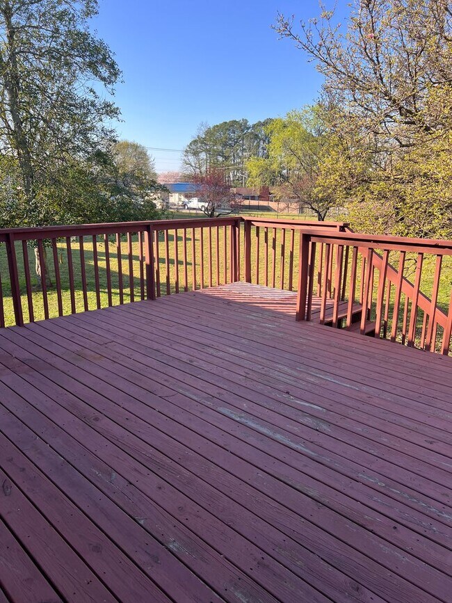 Building Photo - Glengarry Park with Large Yard