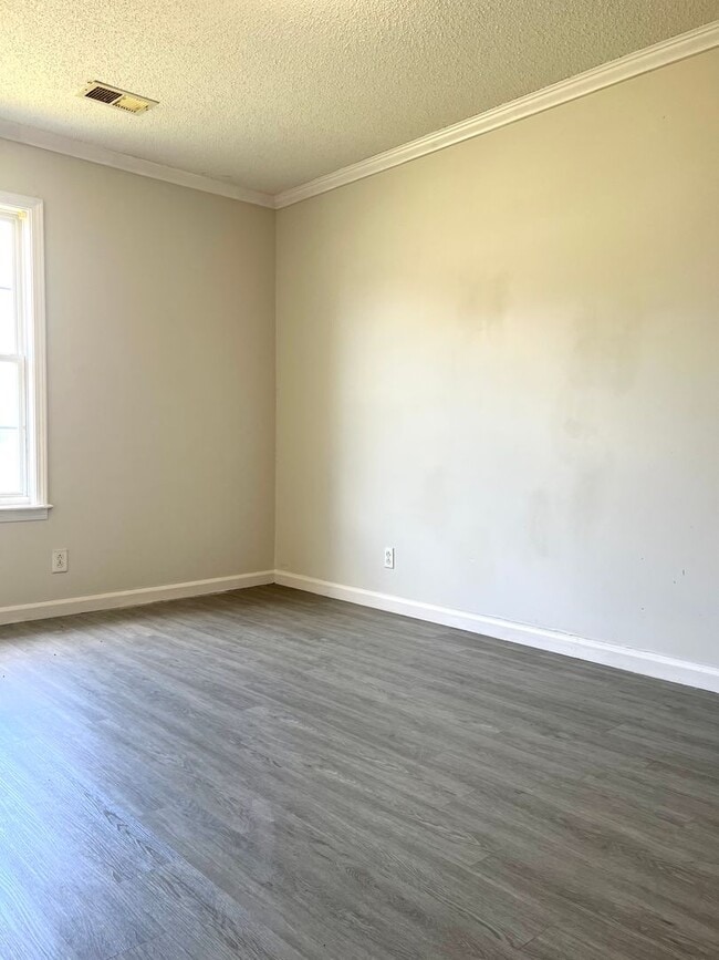 Building Photo - 1047 Shadow Ridge Ave
