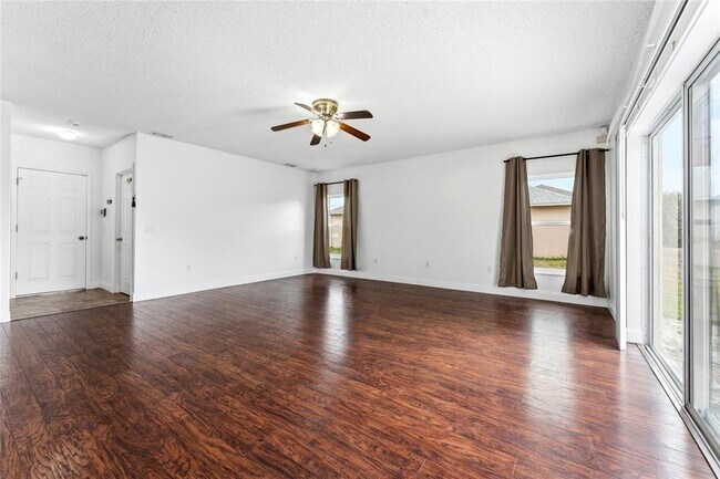 Building Photo - 637 Bittern Ct