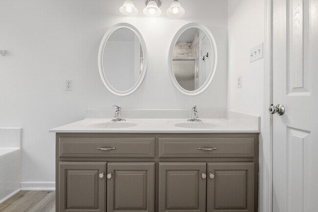 Building Photo - 3924 Liberty Point Dr