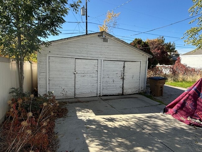 Building Photo - Beautiful 6 Bed, 3 Bath House; W/D Include...