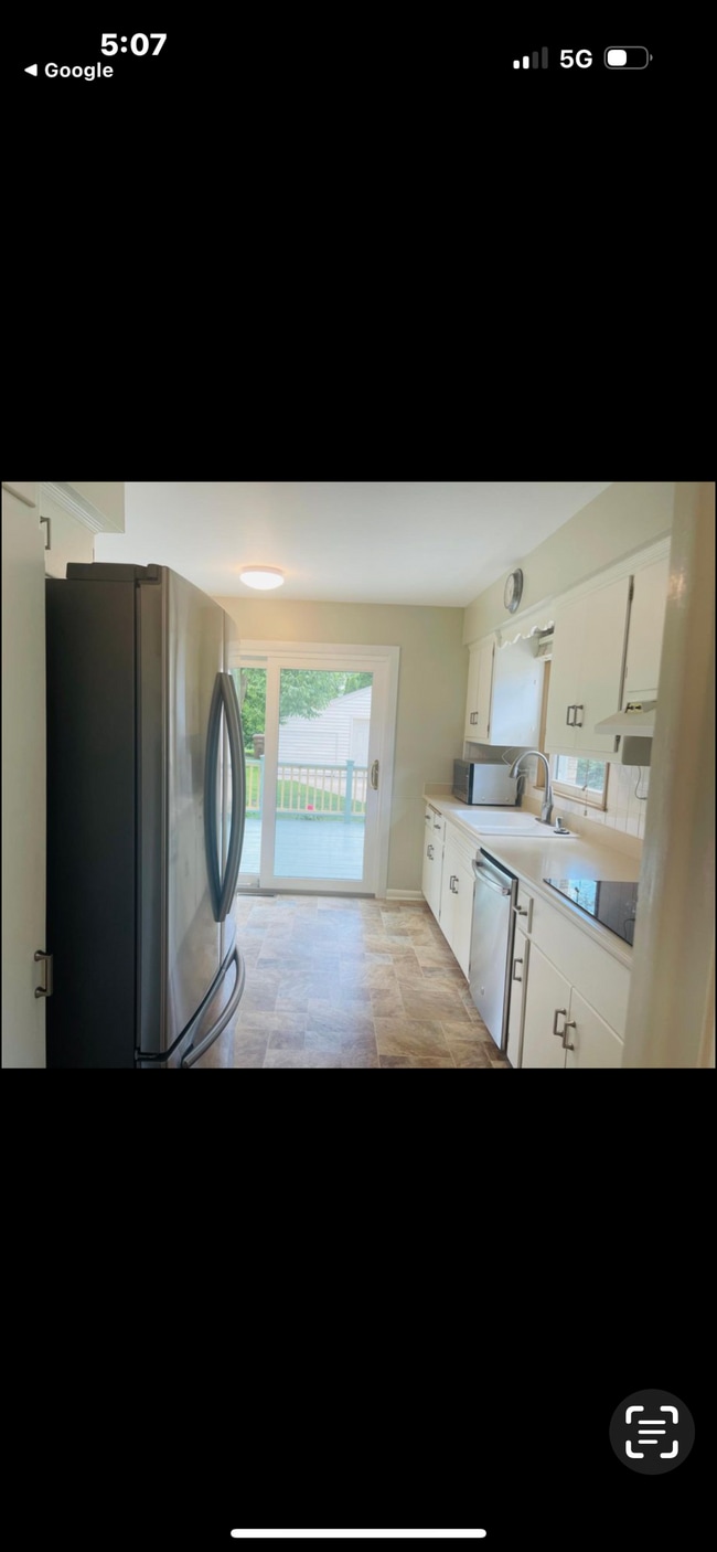 Building Photo - 5550 N Navajo Ave