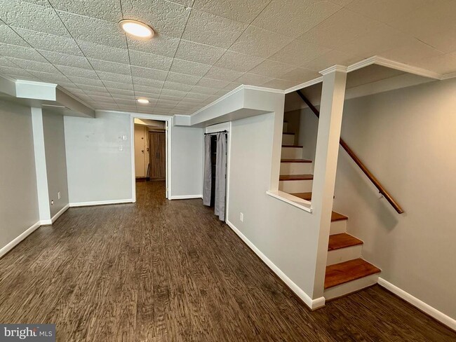 Building Photo - 3613 Parkdale Ave