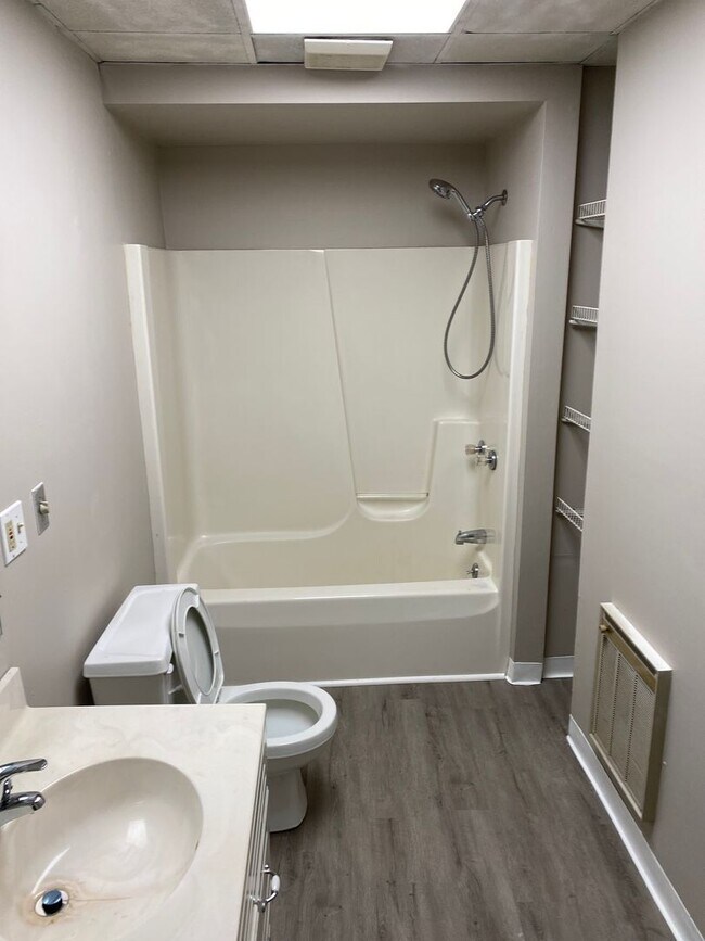 Building Photo - 1125-1127 Pittston Ave