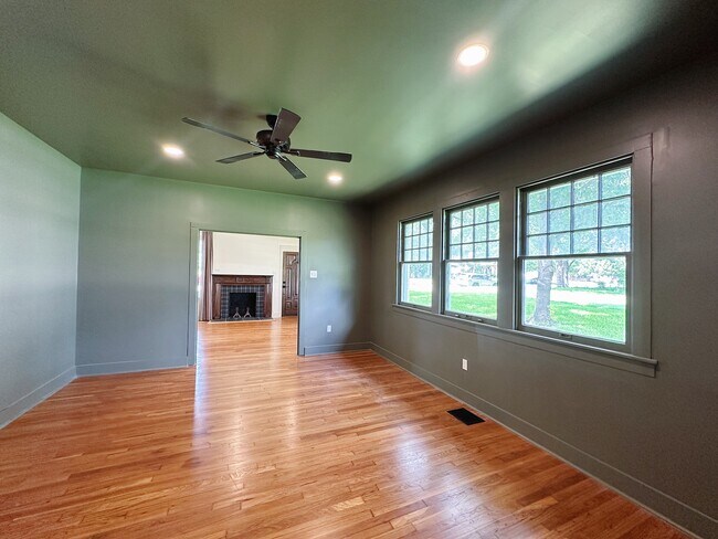 Building Photo - 2726 Sanger Ave